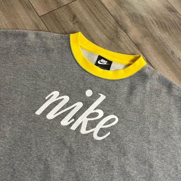 Nike Embroidered Grey Athletic Workout Pullover Women Medium - Picture 2 of 6